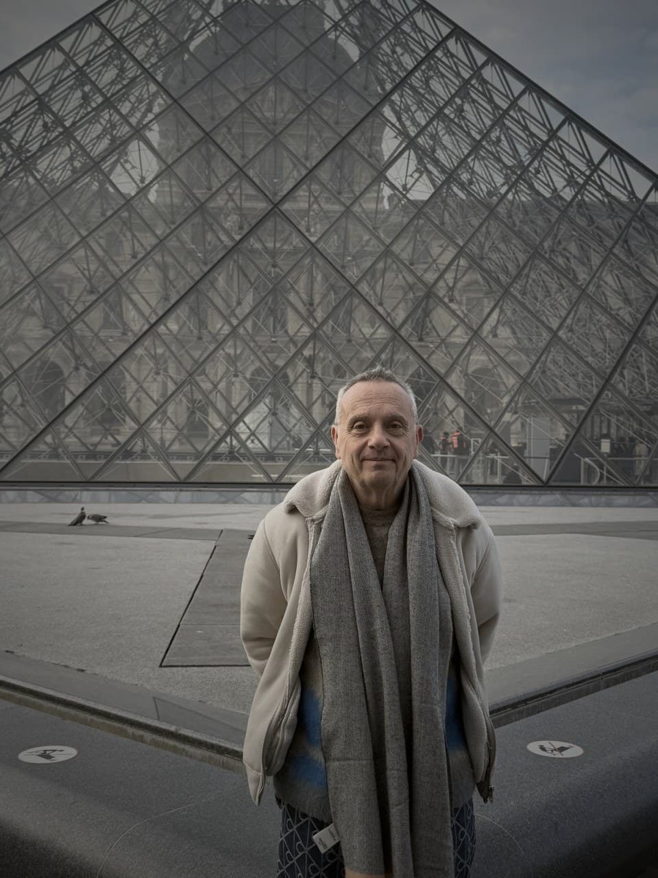 Mario Pagani — Parigi, Piazzale del Louvre