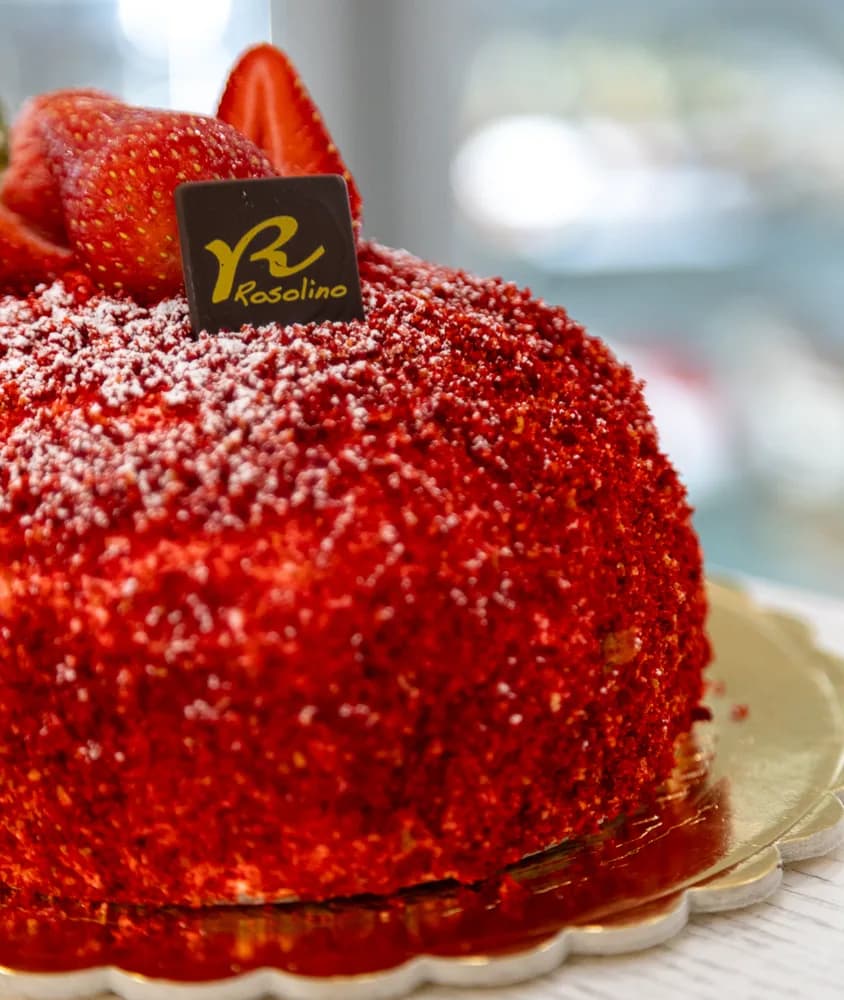 Torta alla fragola con targhetta Rosolino